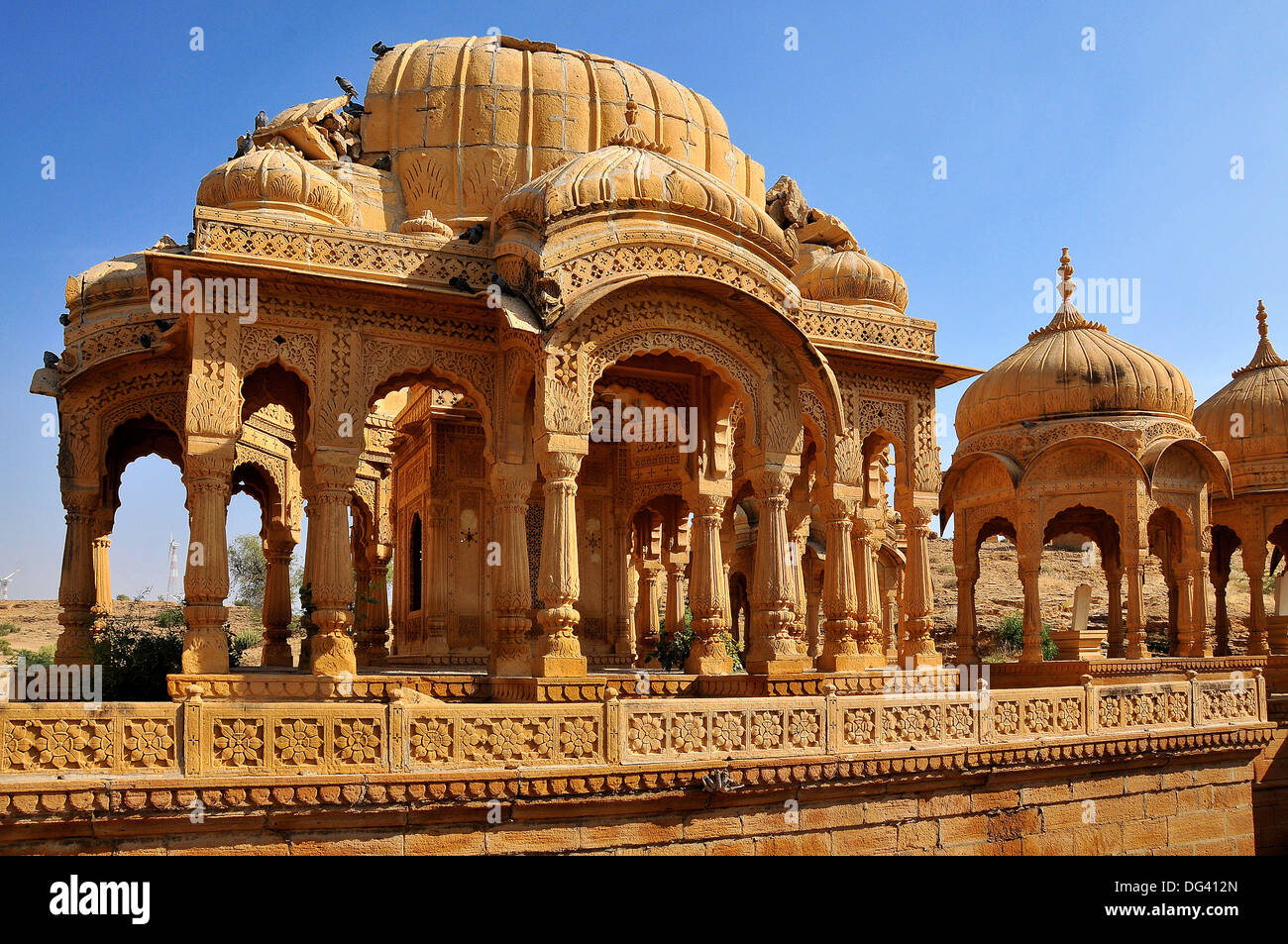 Bada Bagh (Barabagh), royal cenotaphs (chhatris) del Maharaja di Jaisalmer Stato, Jaisalmer, Rajasthan, India, Asia Foto Stock