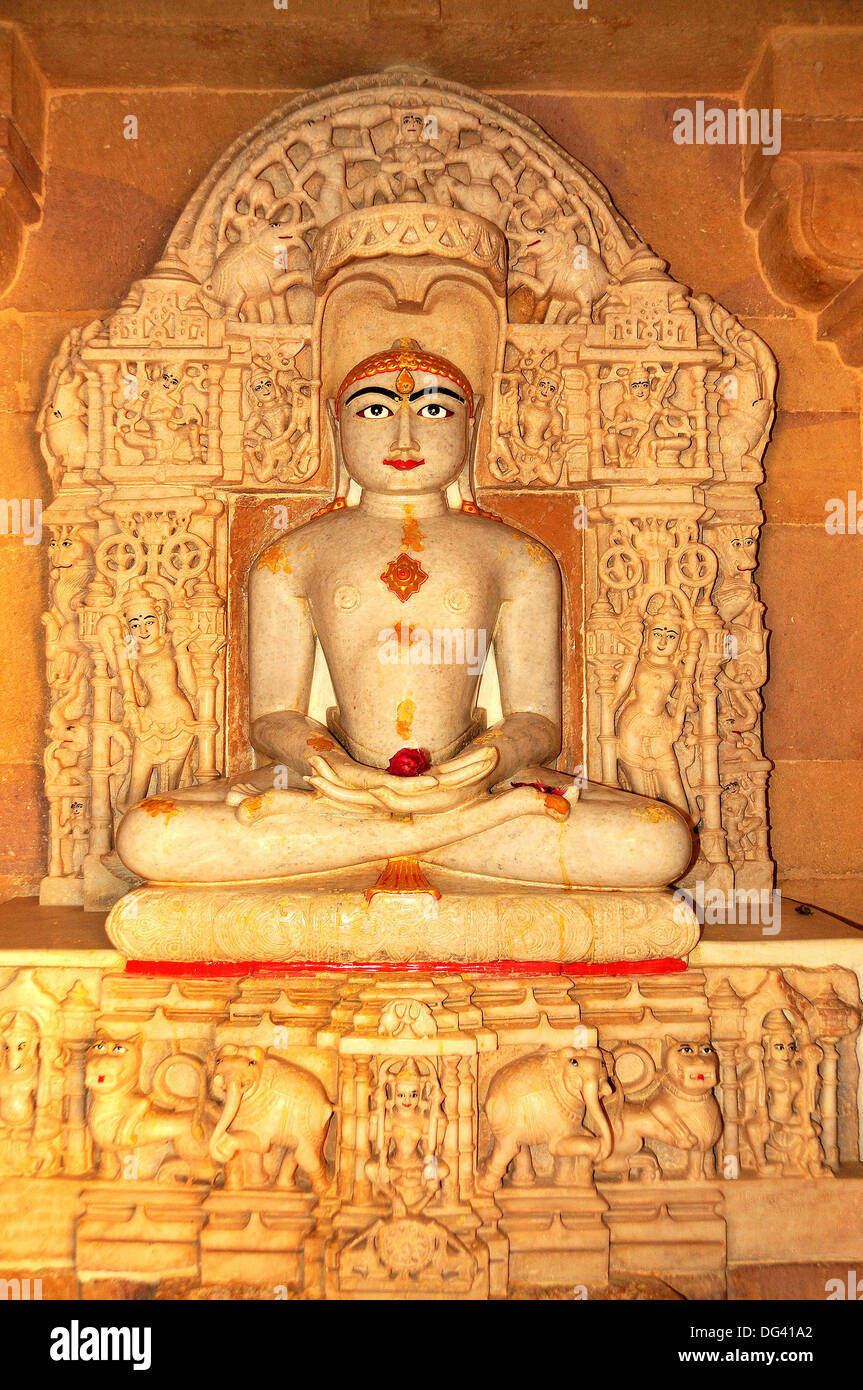 Raffigurazione di Rishabha nel tempio Jain di Adinath (Rishabha), risalente al XII secolo, Jaisalmer, Rajasthan, India, Asia Foto Stock