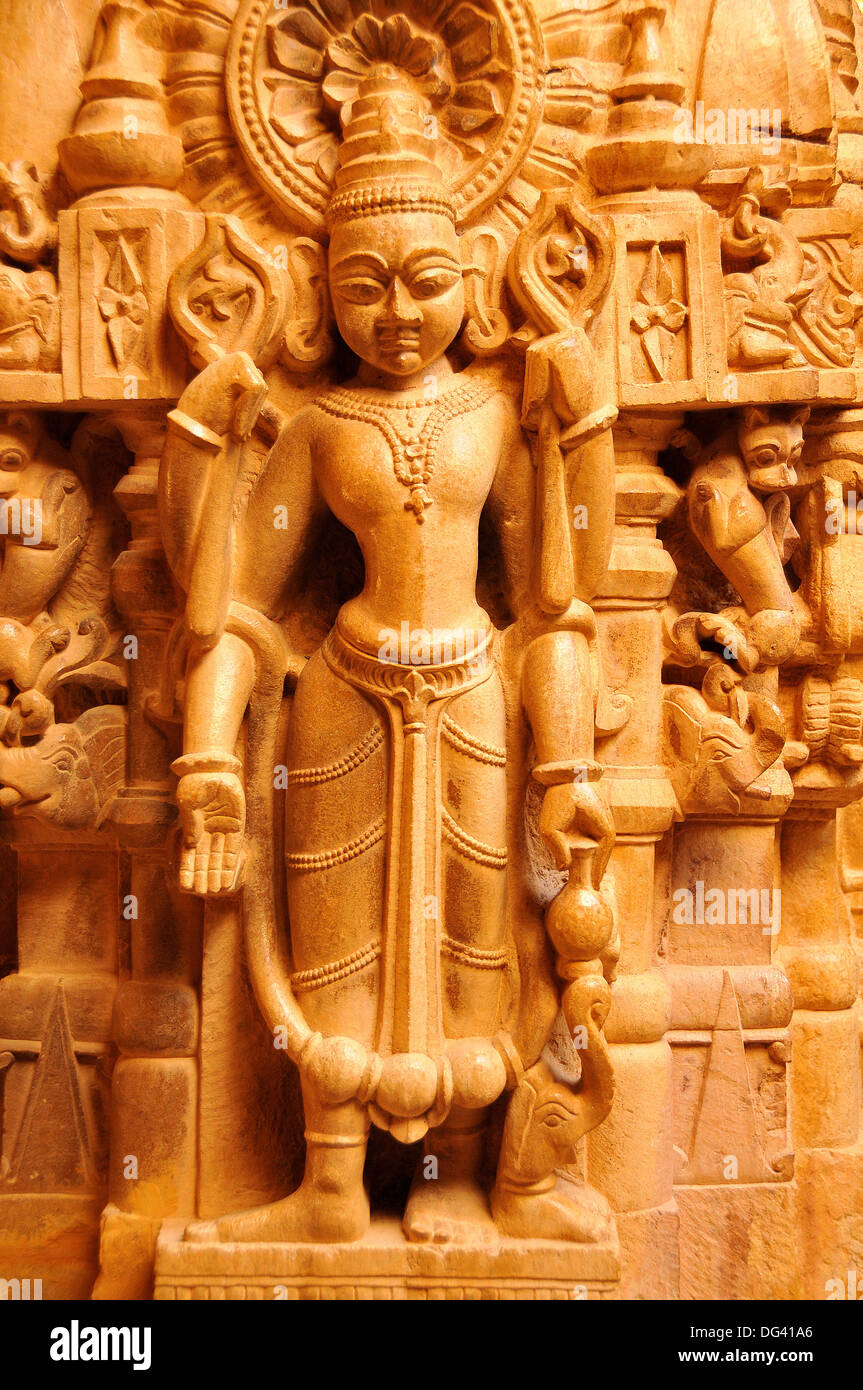 Sculture in tempio Jain di Adinath (Rishabha), risalente al XII secolo, Jaisalmer, Rajasthan, India, Asia Foto Stock