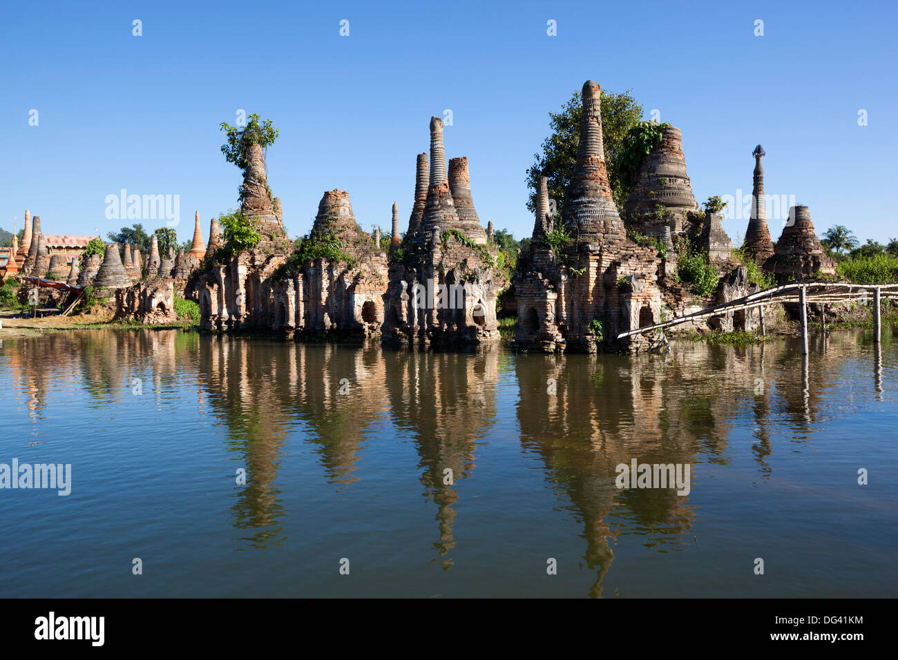 Pagoda Samkar, Lago Inle, Stato Shan, Myanmar (Birmania), Asia Foto Stock