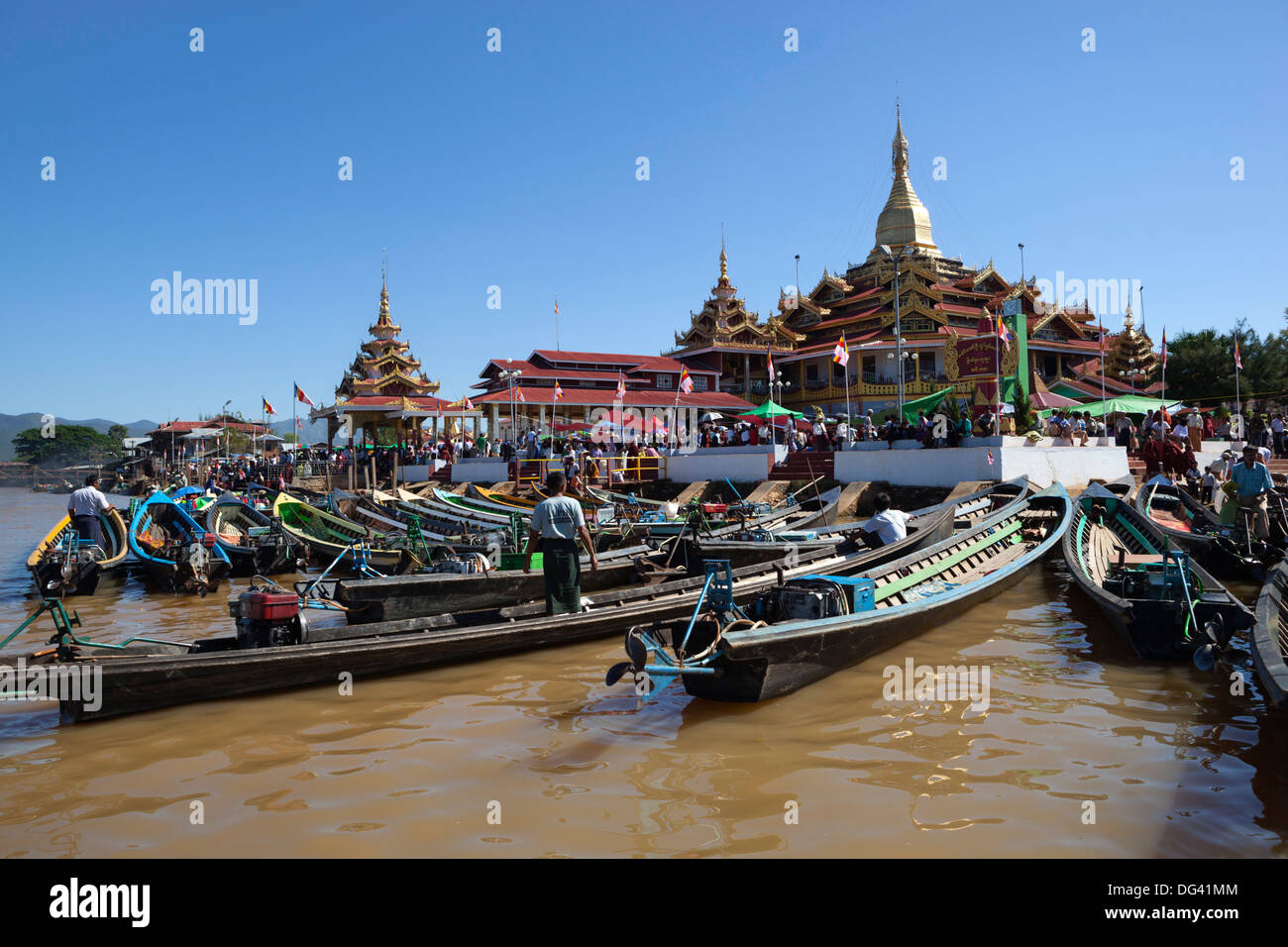 Phaung Daw Oo Pagoda, Lago Inle, Stato Shan, Myanmar (Birmania), Asia Foto Stock