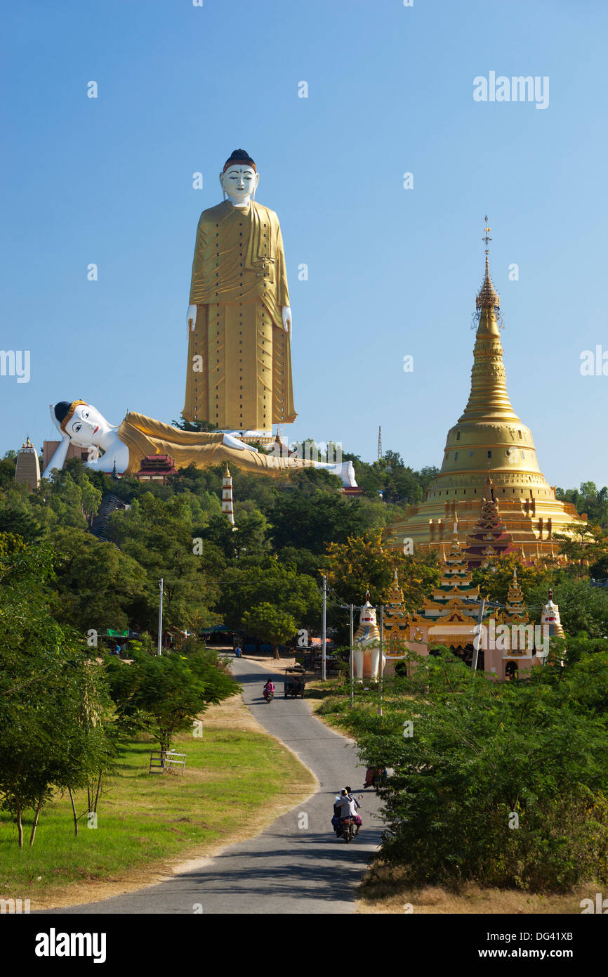 Bodhi Tataung, le più alte del mondo statua di Budda a 424 piedi, vicino a Monywa Monywa, Regione, Myanmar (Birmania), Asia Foto Stock