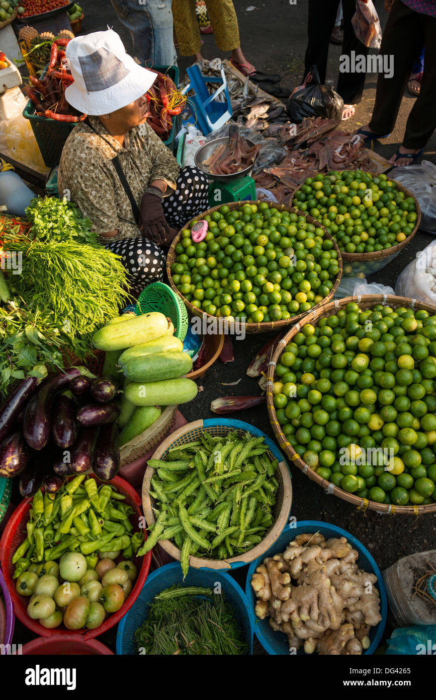 Frutta e verdura fresca al mercato alimentare, Phnom Penh, Cambogia, Indocina, Asia sud-orientale, Asia Foto Stock