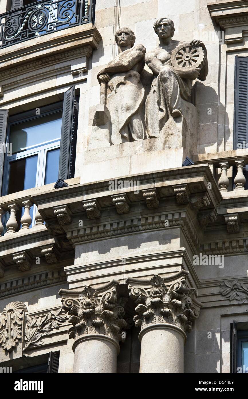 Allegoria dell'industria, edilizia gruppo scultoreo "l' Unione e il Phoenix", stile monumentale, sul Paseo de Gracia - Foto Stock