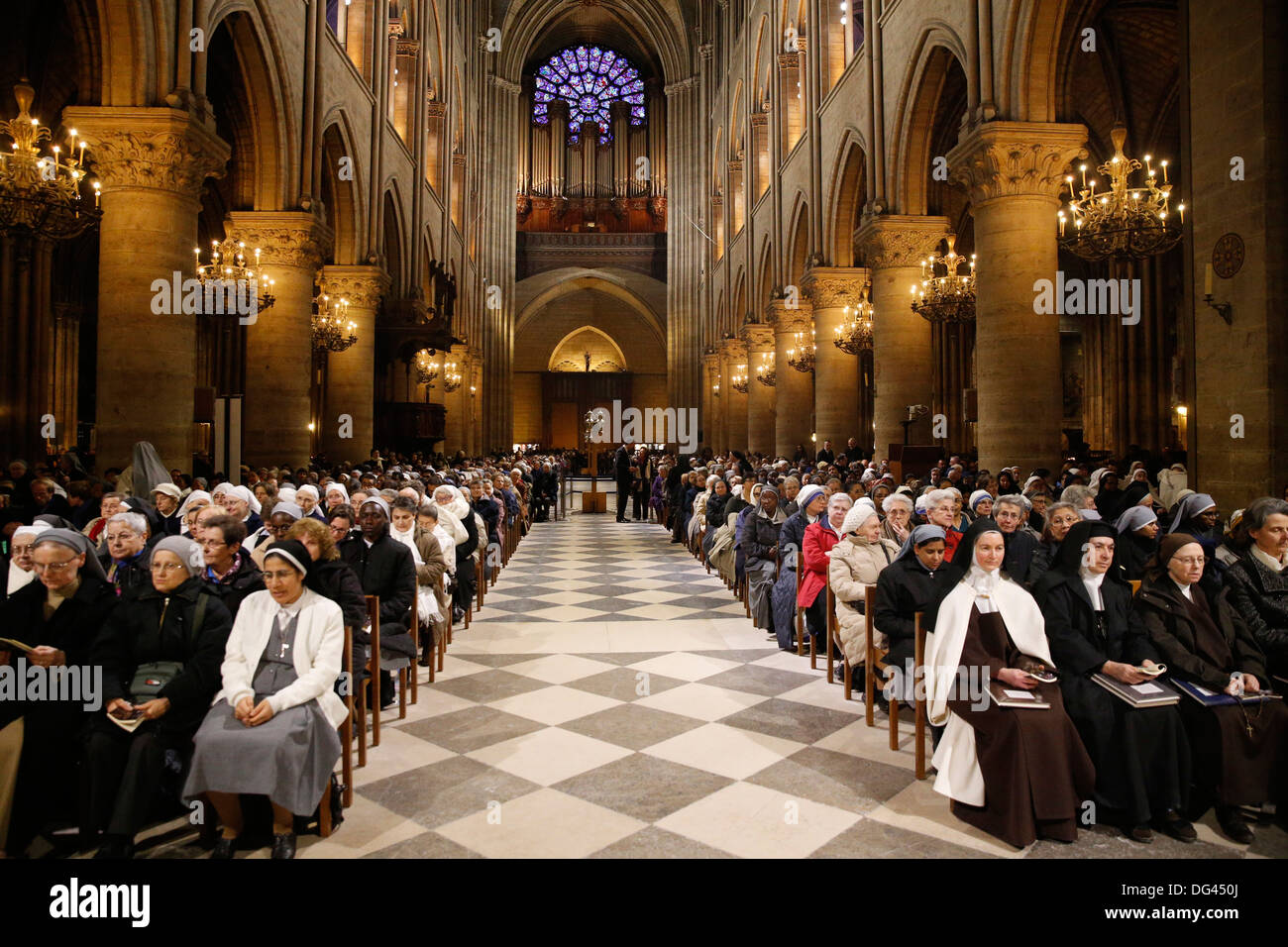 Santa Messa del Crisma, Cattedrale di Notre Dame de Paris, Parigi, Francia, Europa Foto Stock