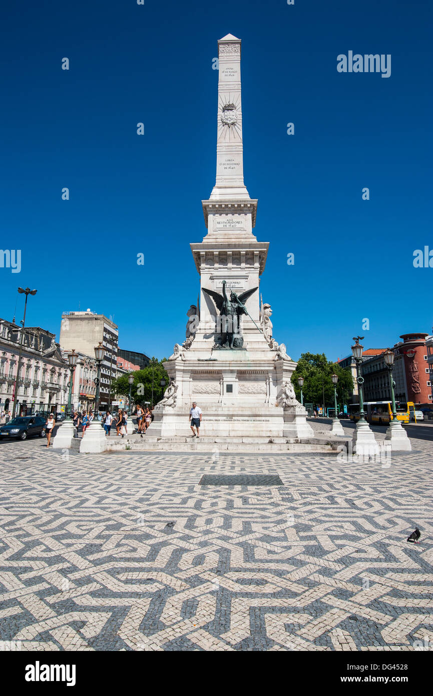 Vista della piazza Restauradores e il monumento a restauratori, Lisbona, Portogallo, Europa Foto Stock