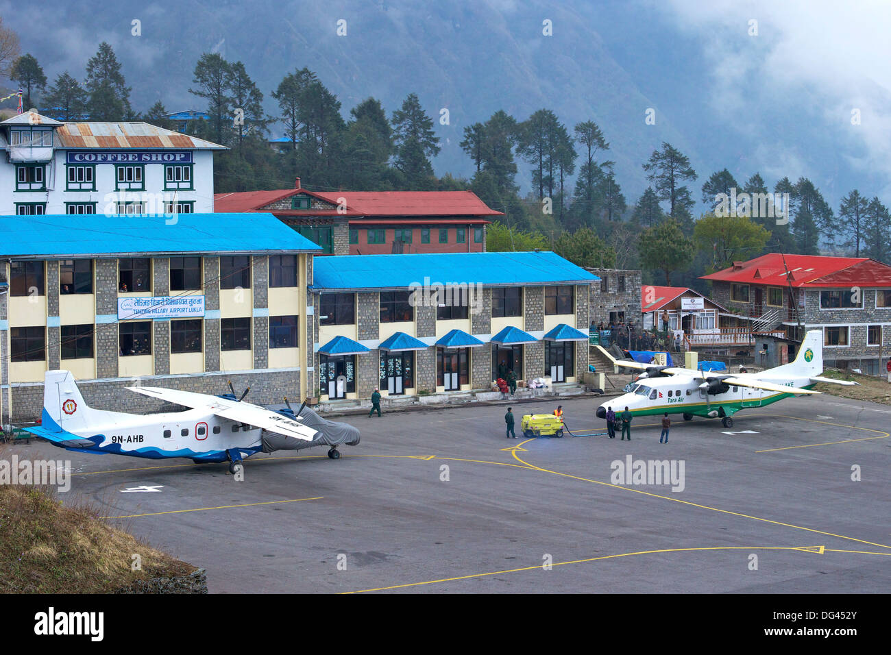 Tara aria DHC-6 Twin Otter piano, Tenzing-Hillary aeroporto, Lukla, Nepal, Asia Foto Stock