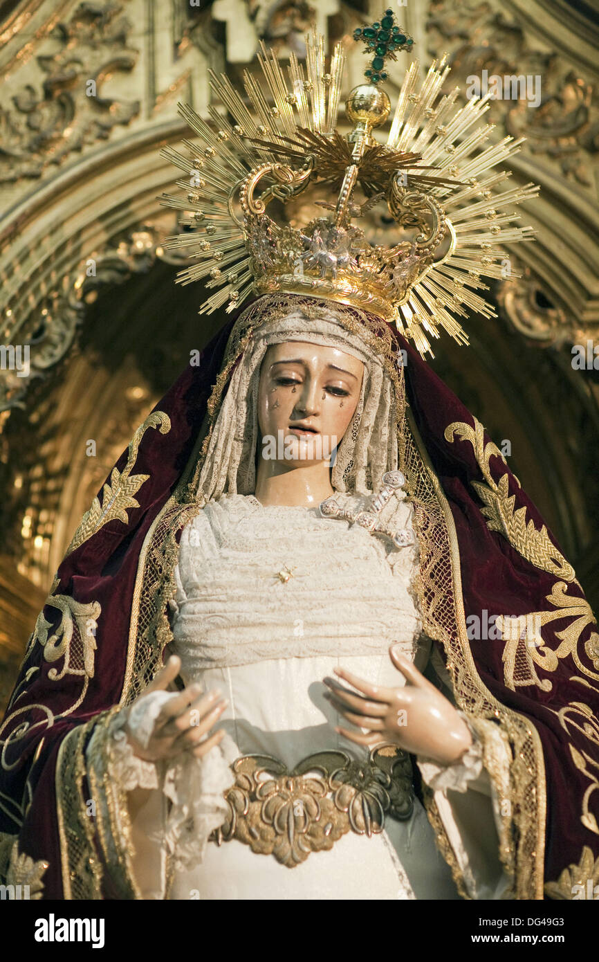 Virgen del Mayor Dolor y Traspaso anonimo carving dal XVIII secolo  appartenente a la Hermandad del Gran Poder, Siviglia Foto stock - Alamy