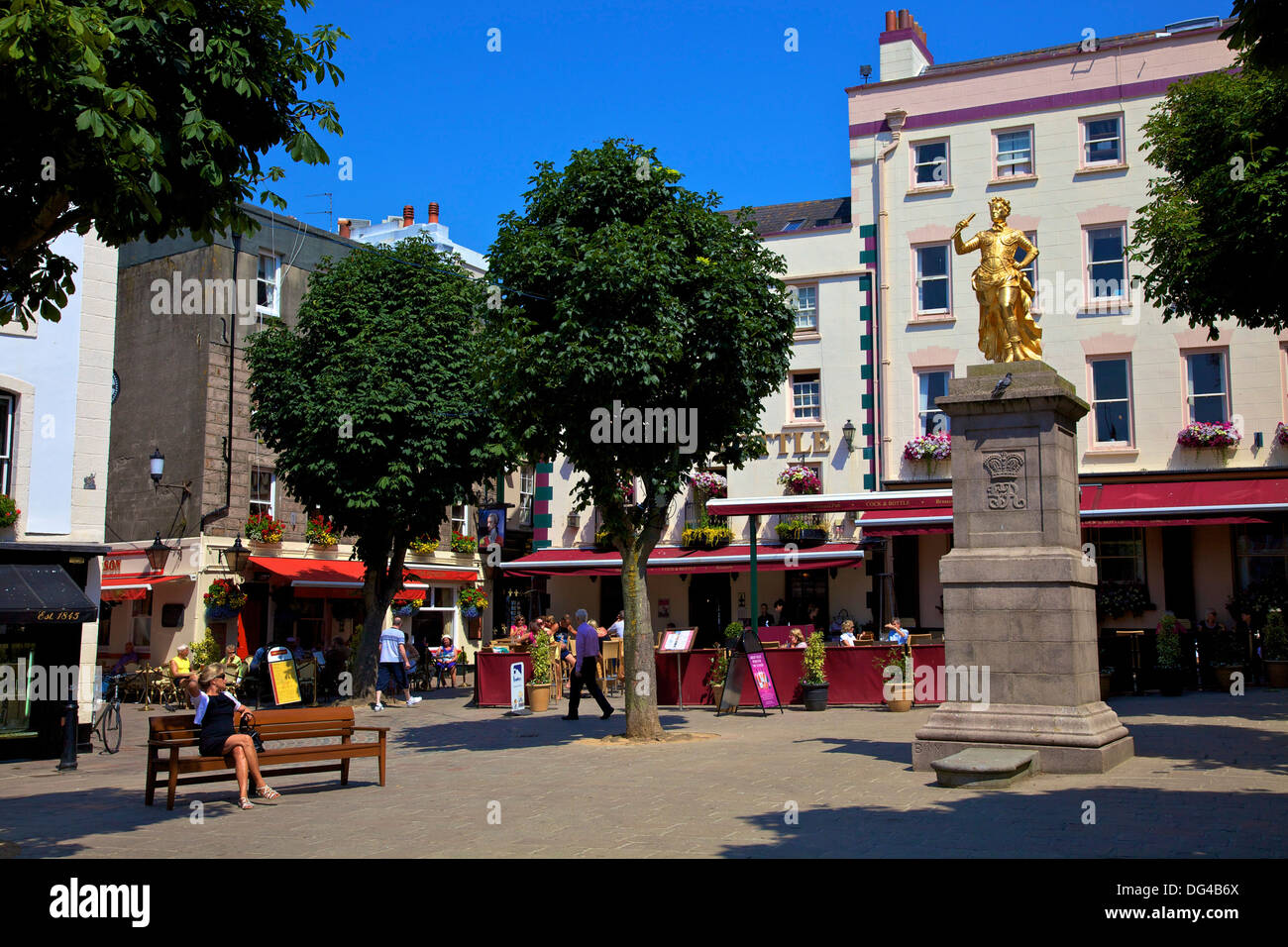 Statua di re Giorgio II, Royal Square, St. Helier, Jersey, Isole del Canale, Europa Foto Stock