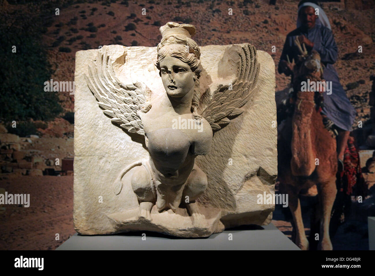 Sollievo.raffigurante una sfinge.Antichità archeologica Giordania.Petra.vicino al cancello Temenos. Calcare, 1BC-PRIMO ANNUNCIO Foto Stock