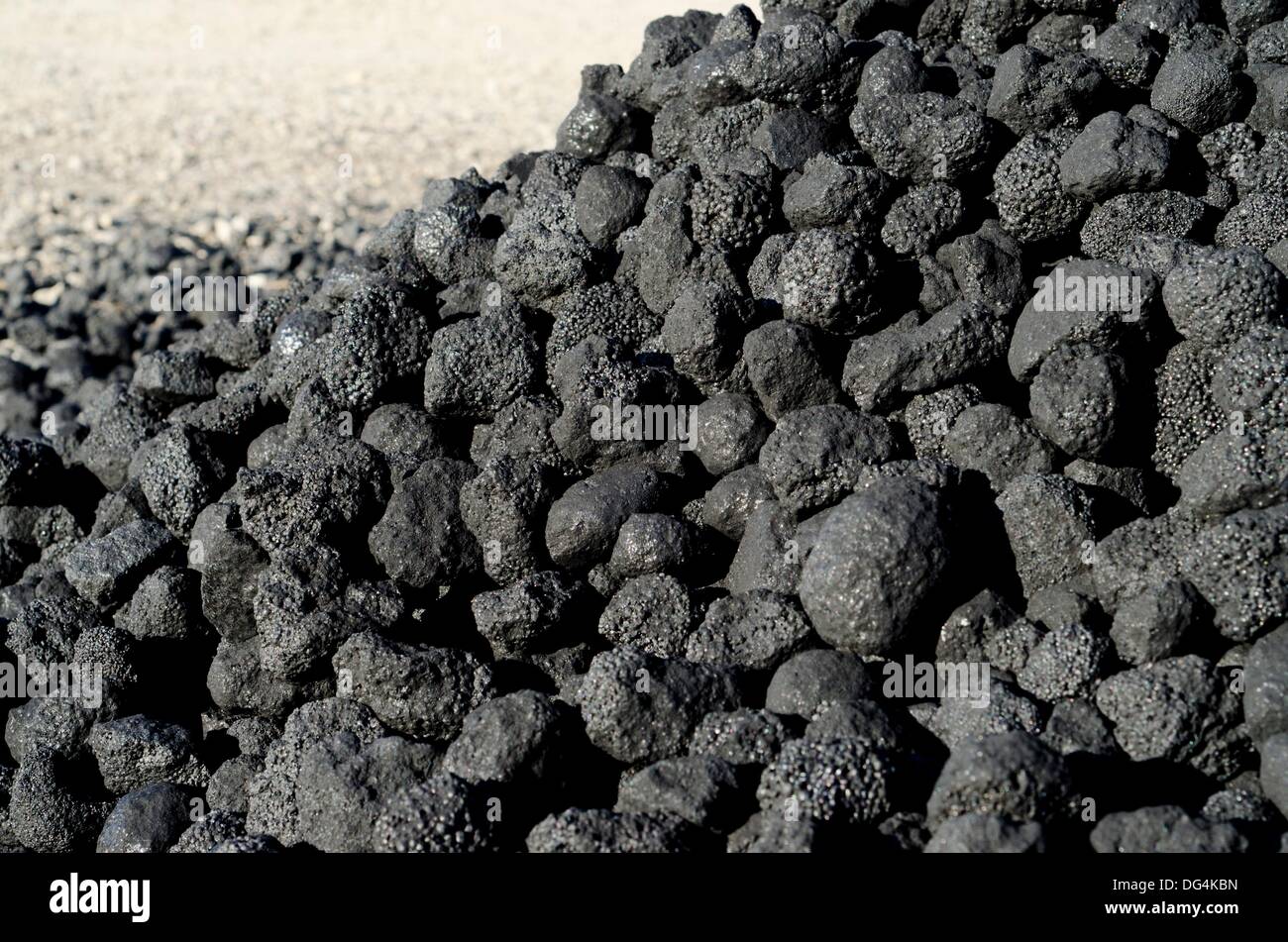 Carbone bituminoso, chiamato anche carbonio, un tipo di carbone utilizzato  dall industria dell energia Foto stock - Alamy
