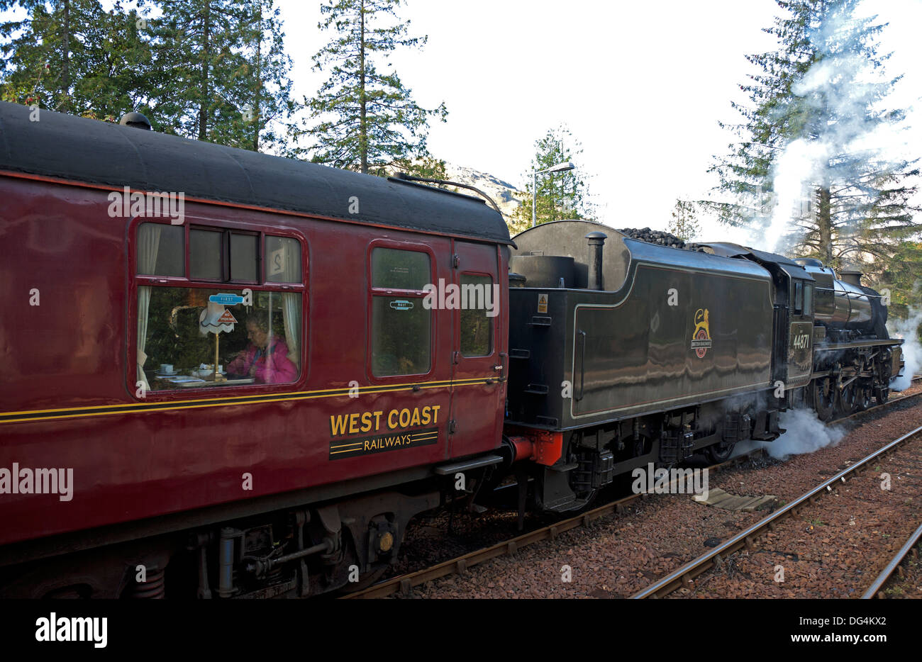 Vapore giacobita Treno Stazione Glenfinnan, Scotland, Regno Unito Foto Stock