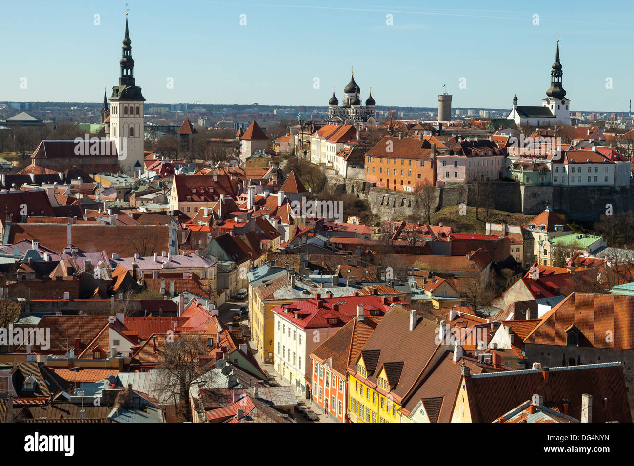 Vista aerea sulla parte centrale della vecchia di Tallinn, capitale dell'Estonia Foto Stock