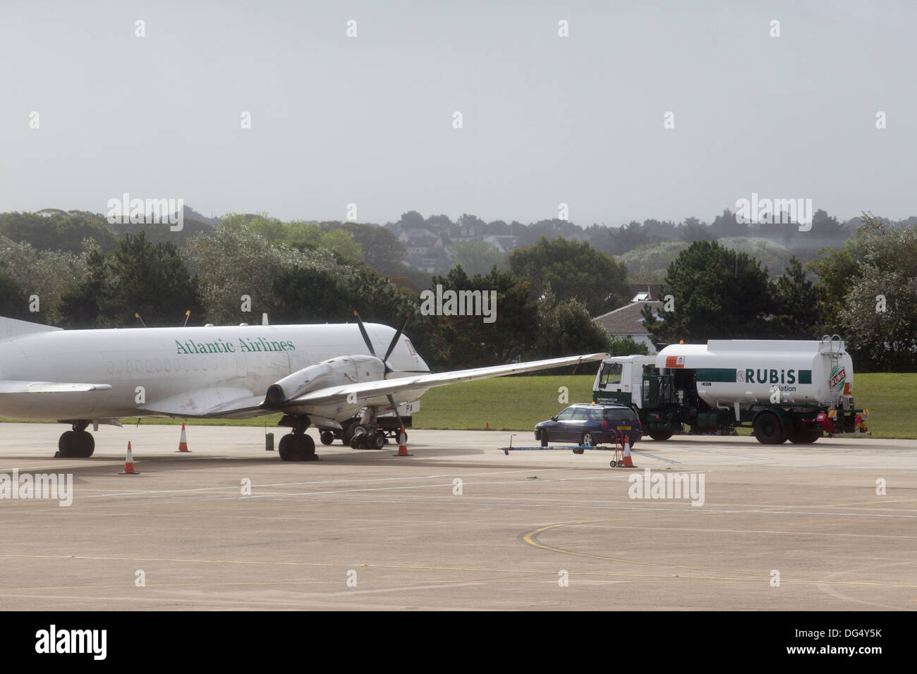 Atlantic Airlines prop & Rubis aviazione autocisterna di carburante Foto Stock