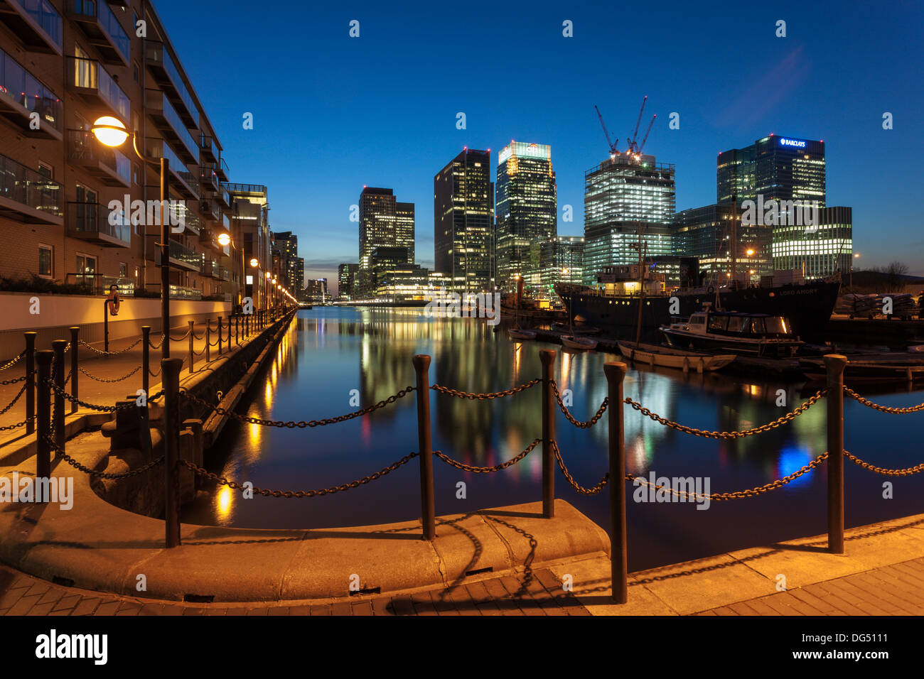 Tramonto a sud di Dock, Canary Wharf, Londra, Inghilterra. Foto Stock