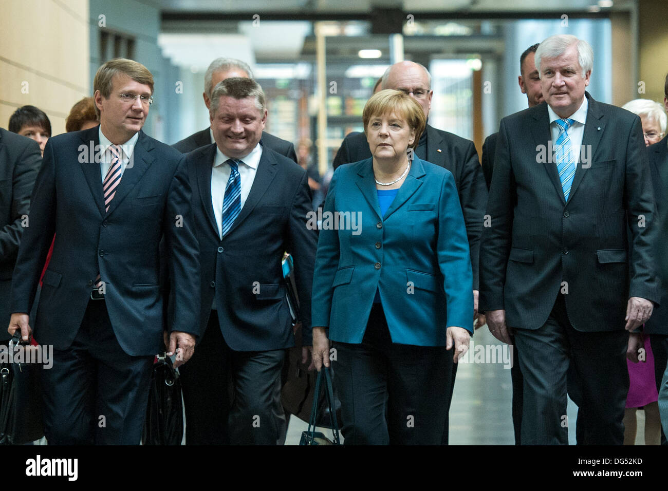 Berlino, Germania. Dal 14 ottobre 2013. Assemblea generale tra Unione (CDU/CSU) e SPD per preparare la coalizione tra le due parti. Credito: Goncalo Silva/Alamy Live News. Foto Stock