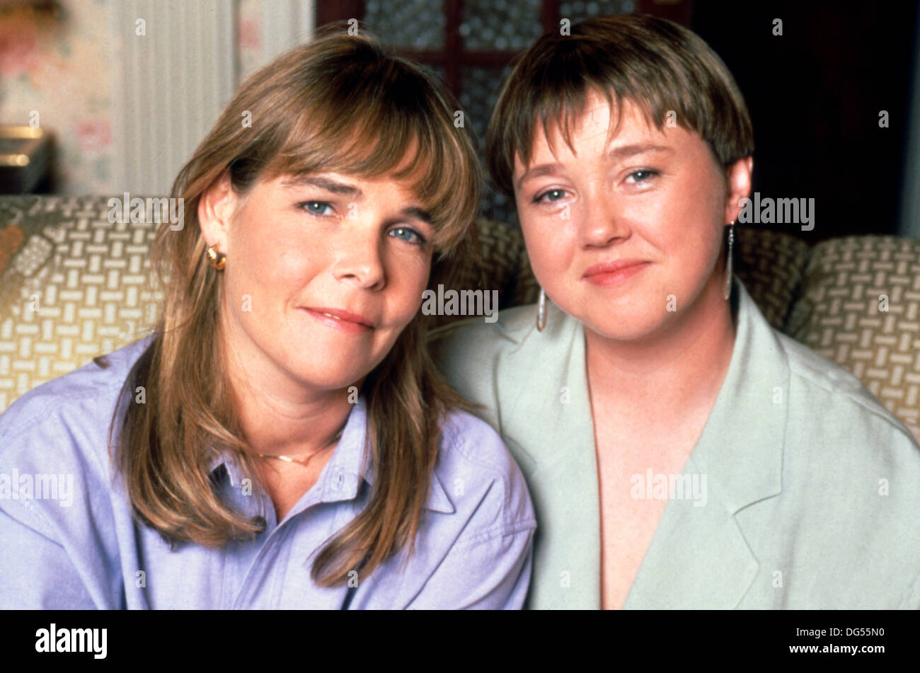 Gli uccelli di una piuma TV) 1989-1998 LINDA ROBSON, Pauline QUIRKE, GEORGE SHERMAN DIR), Henry Levin DIR) BSFT 002 MOVIESTORE Foto Stock