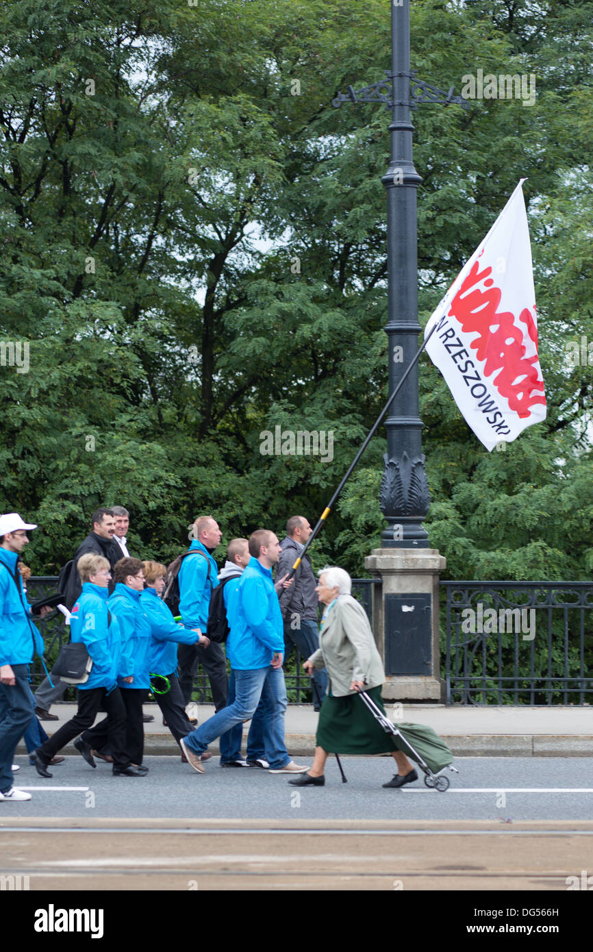 Unidentified sindacalisti durante una dimostrazione il primo giorno del polacco giornate nazionali di protesta a Varsavia. La Polonia 2013. Foto Stock