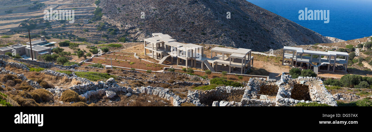 Sito in costruzione sulle colline , i nuovi edifici in costruzione sulle colline da folegandros, Grecia, 2013. Foto Stock