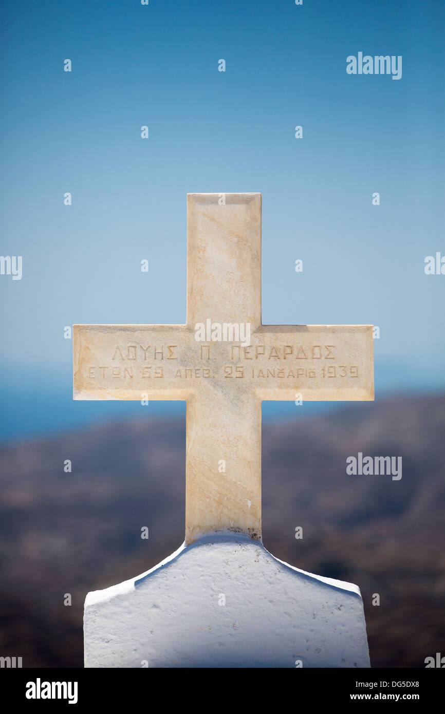 Croce ortodossa con iscrizioni greche a Agios Ioanis Prodromos Chiesa, Ano Mera, Pano Meria Village, FOLEGANDROS, CICLADI Foto Stock