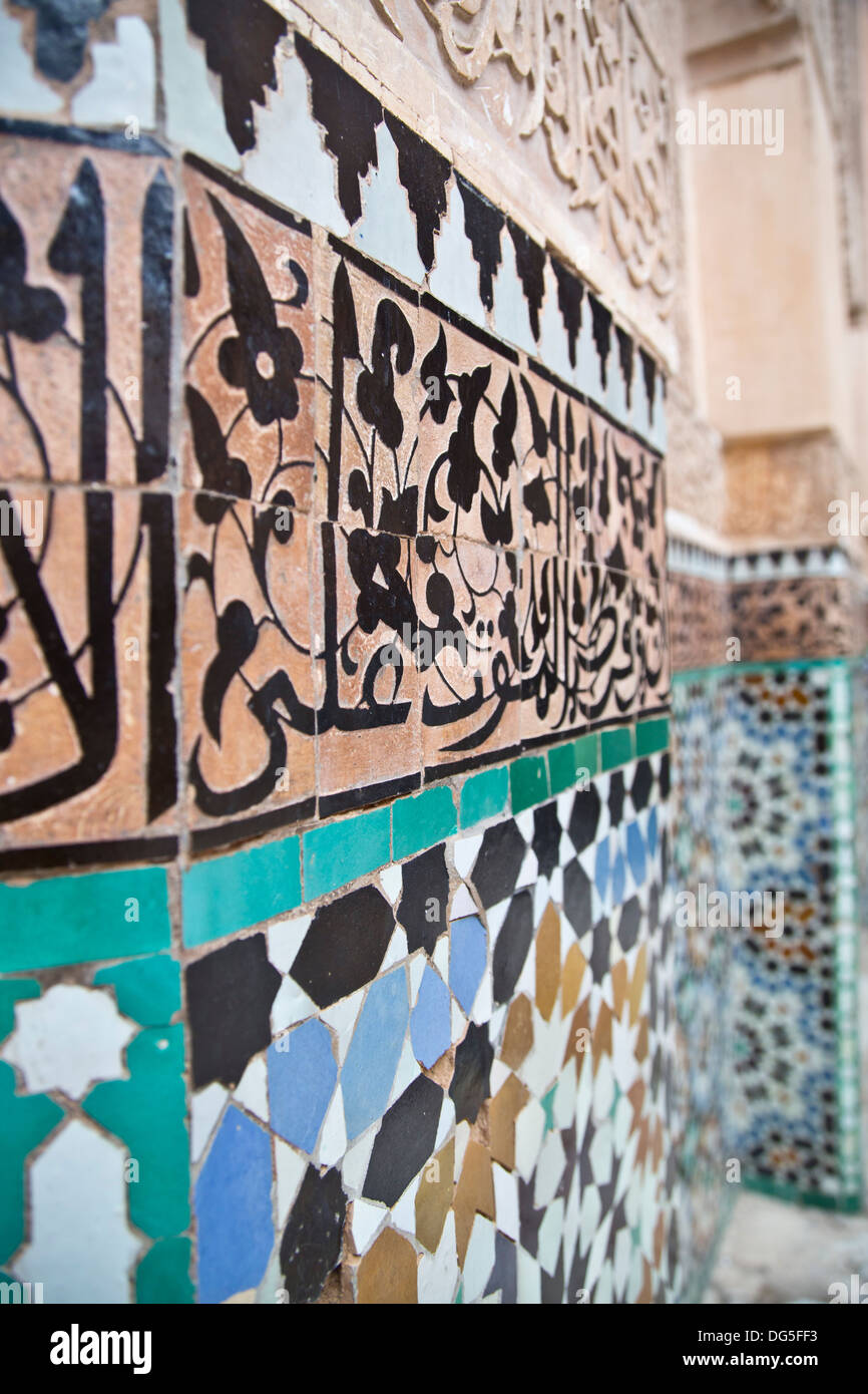 Parete piastrellata a ben Youseff Medrassa Foto Stock
