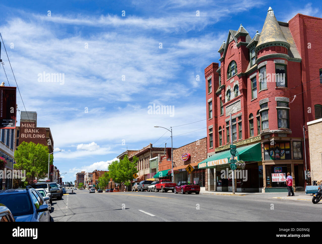 West Park Street con la storica vecchia Curtis Music Hall edificio a destra, uptown Butte, Montana, USA Foto Stock