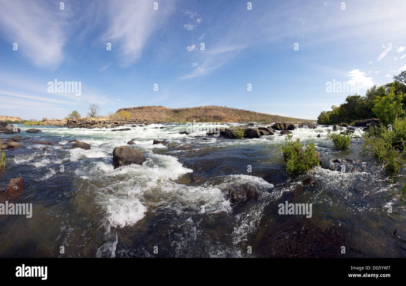 Paesaggio con le rapide del fiume Senegal vicino Kayes in Mali Foto Stock