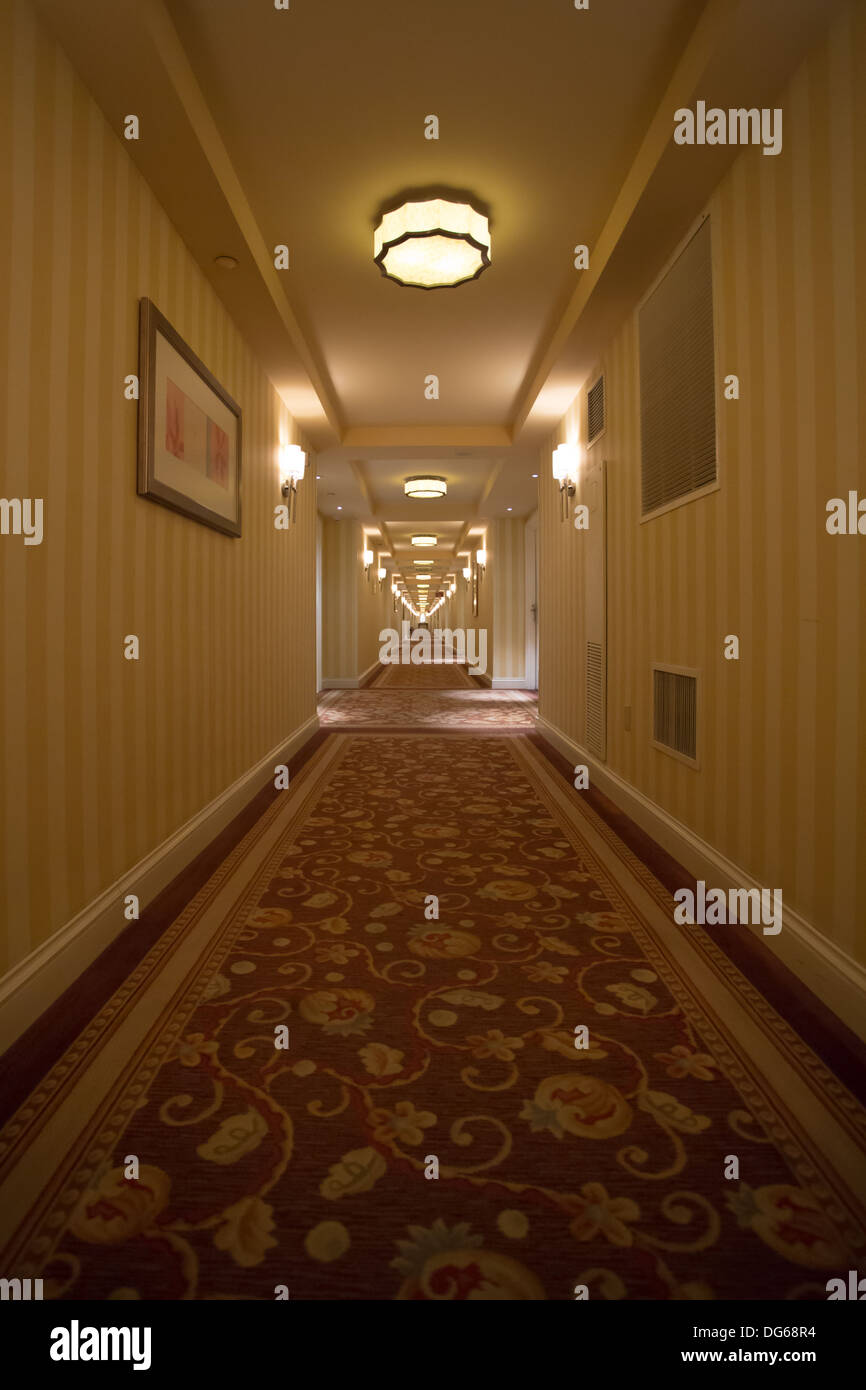 Hotel di lusso corridoio con pavimento ricoperto con moquette bello. Foto Stock