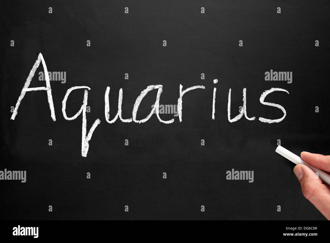 Aquarius star sign scritti su una lavagna. Foto Stock