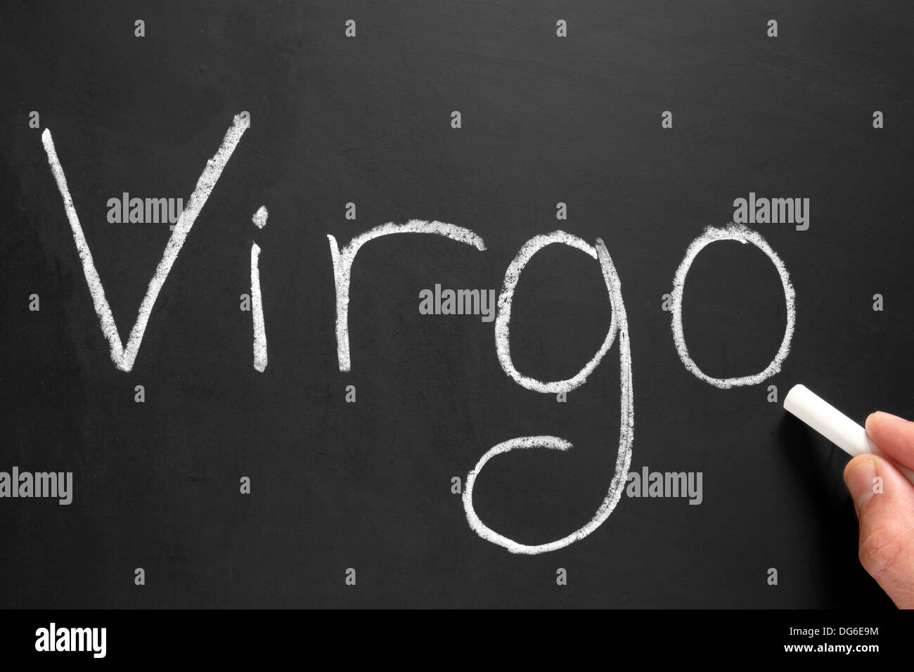 Virgo star sign scritti su una lavagna. Foto Stock