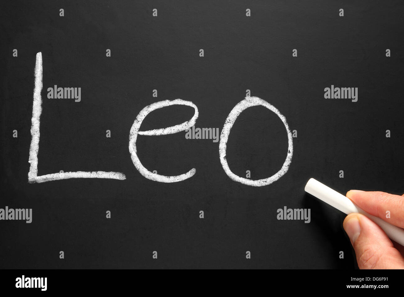 Leo star sign scritti su una lavagna. Foto Stock
