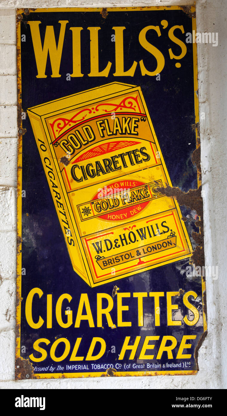 Vecchio smaltò metallo segno pubblicità sigarette Isle of Wight, Hampshire, Inghilterra Foto Stock