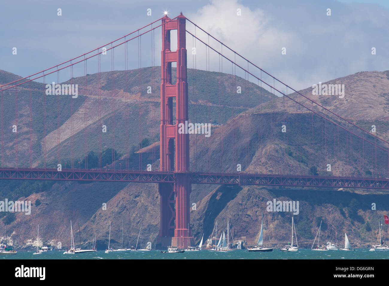 SAN FRANCISCO, CA - 26 agosto: barche non identificato nella baia di San Francisco durante la finale della Coppa America 2012. Foto Stock