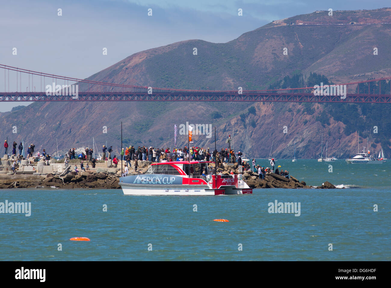 Gazzetta Coppa America barca nella baia di San Francisco durante la finale della Coppa America 2012. Foto Stock