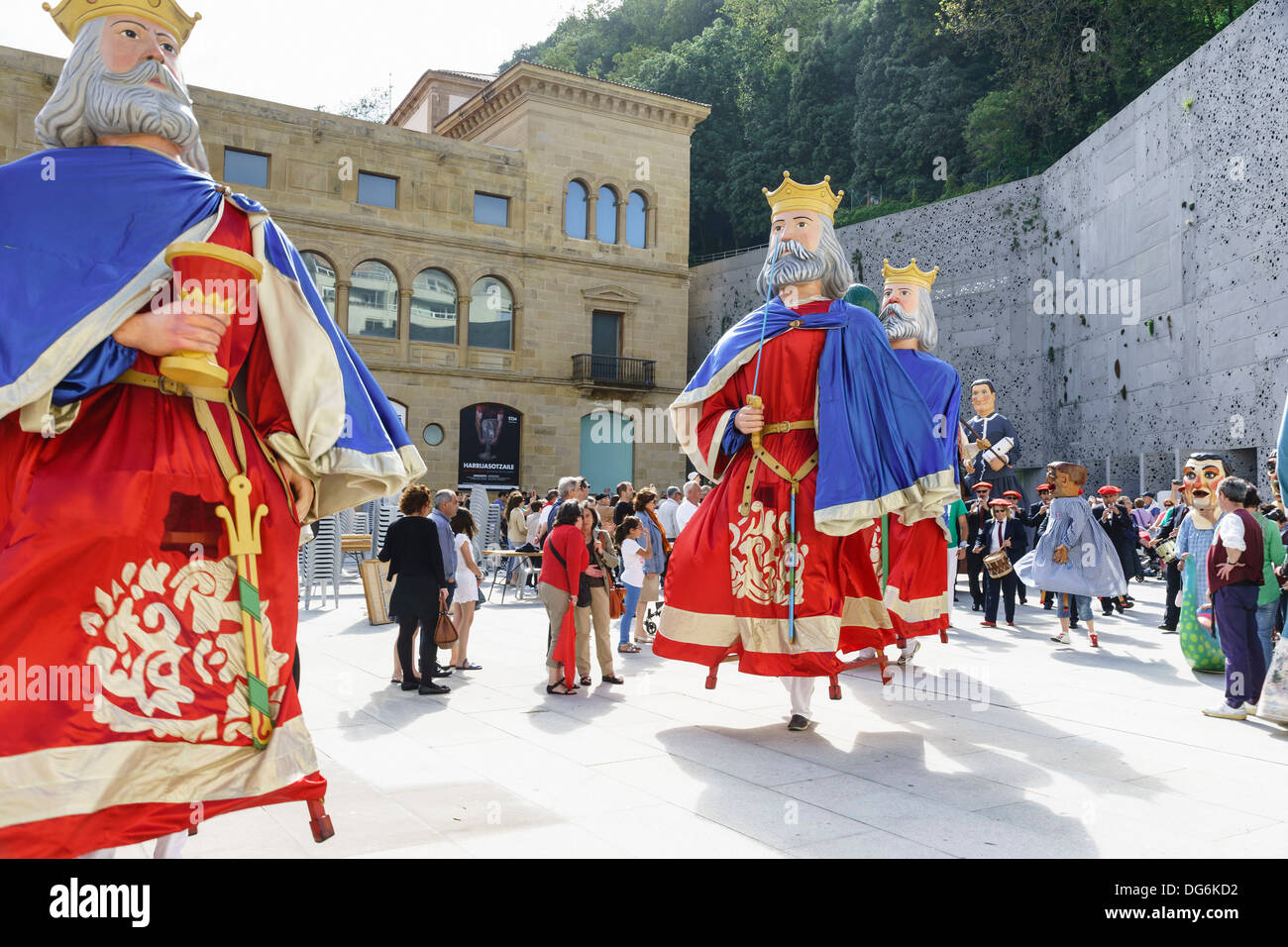 Giants dancing - per celebrare il duecentesimo anniversario della liberazione di San Sebastian da Napoleone, dal britannico e portoghese. Foto Stock