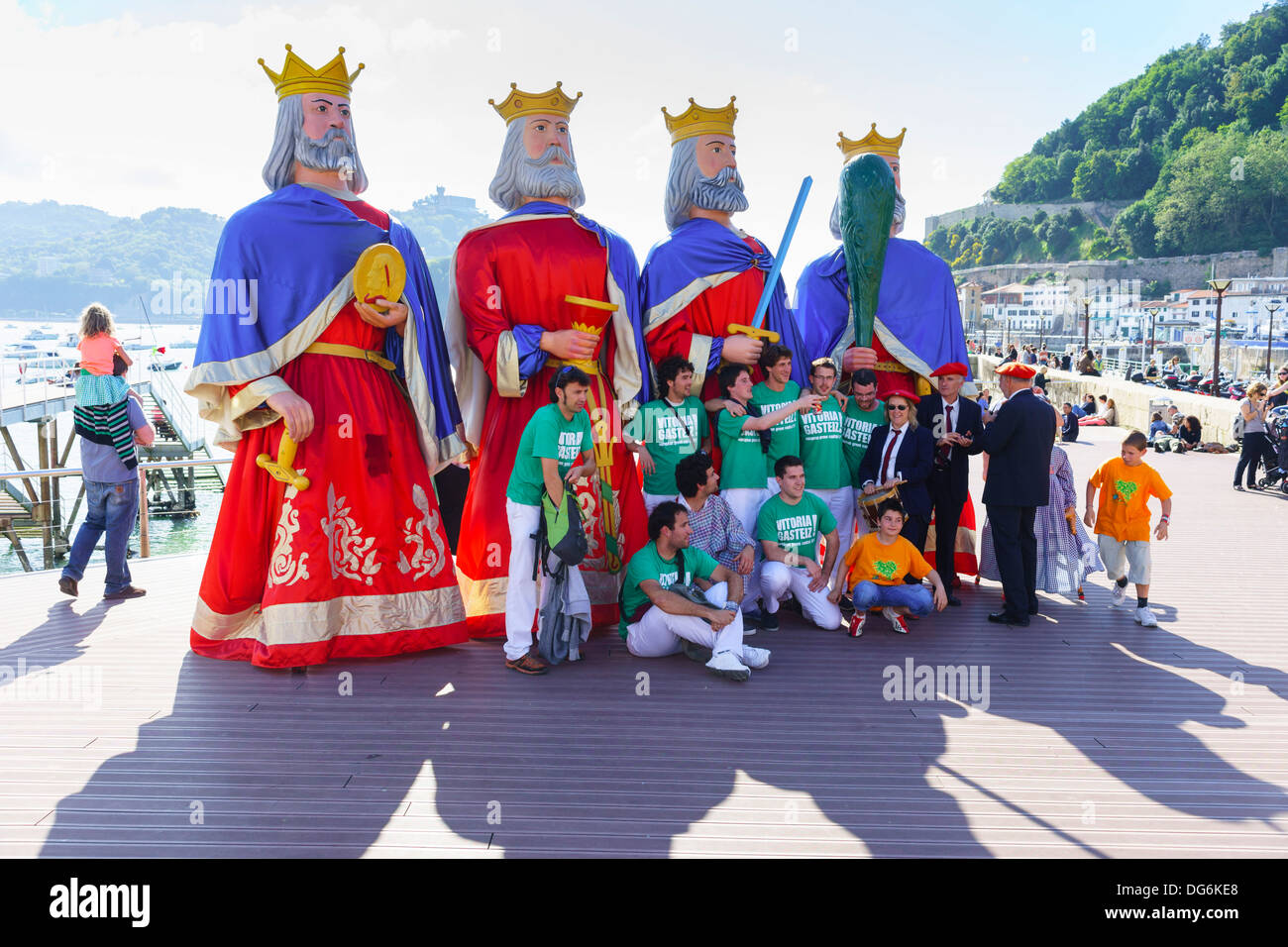 San Sebastian - Festival Giugno 29 2013, 200° anniversario della città di liberazione da Napoleone da British+portoghese. Dancing giganti. Foto Stock