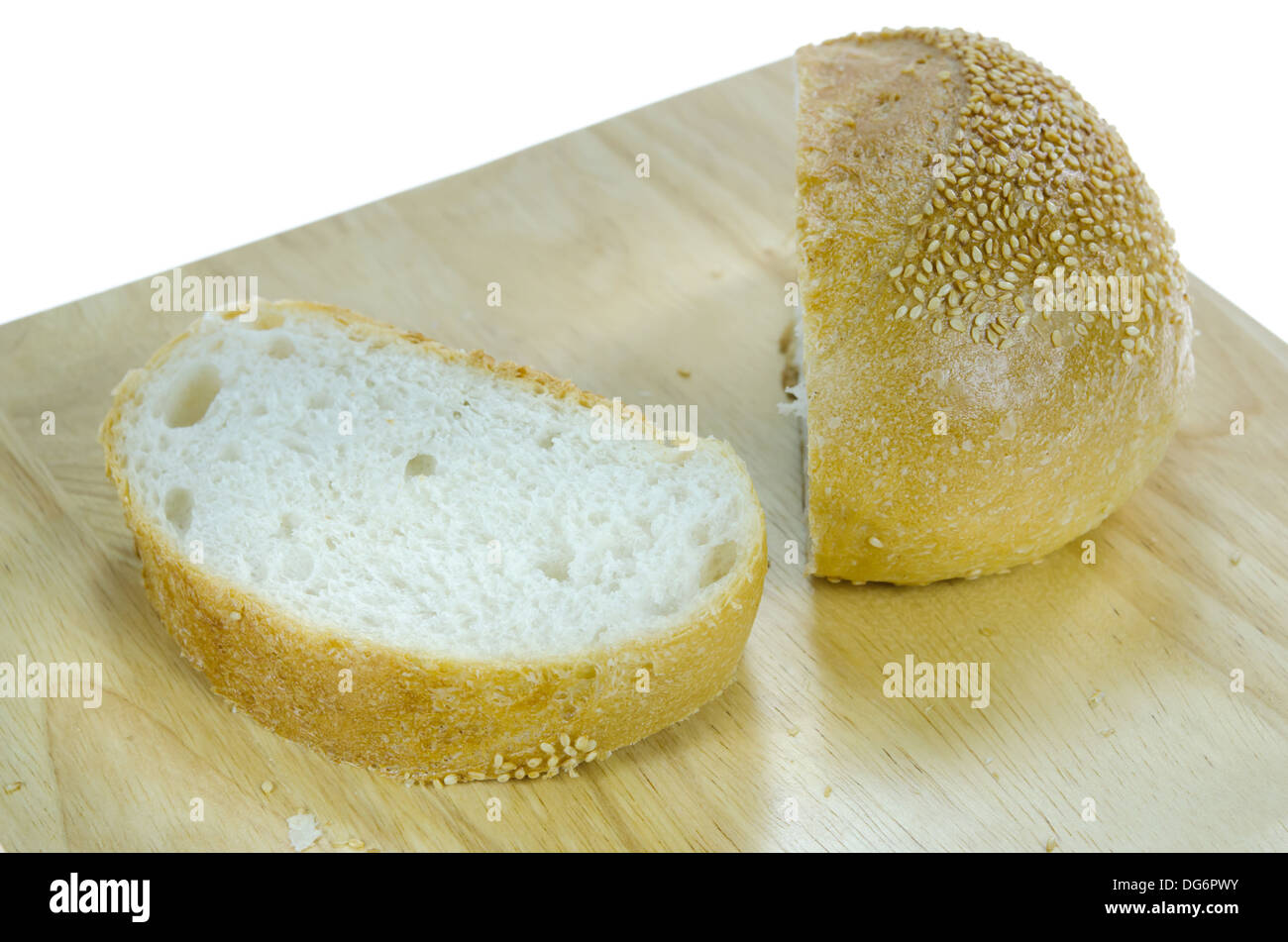 Panini freschi pane con semi di sesamo su sfondo bianco Foto Stock