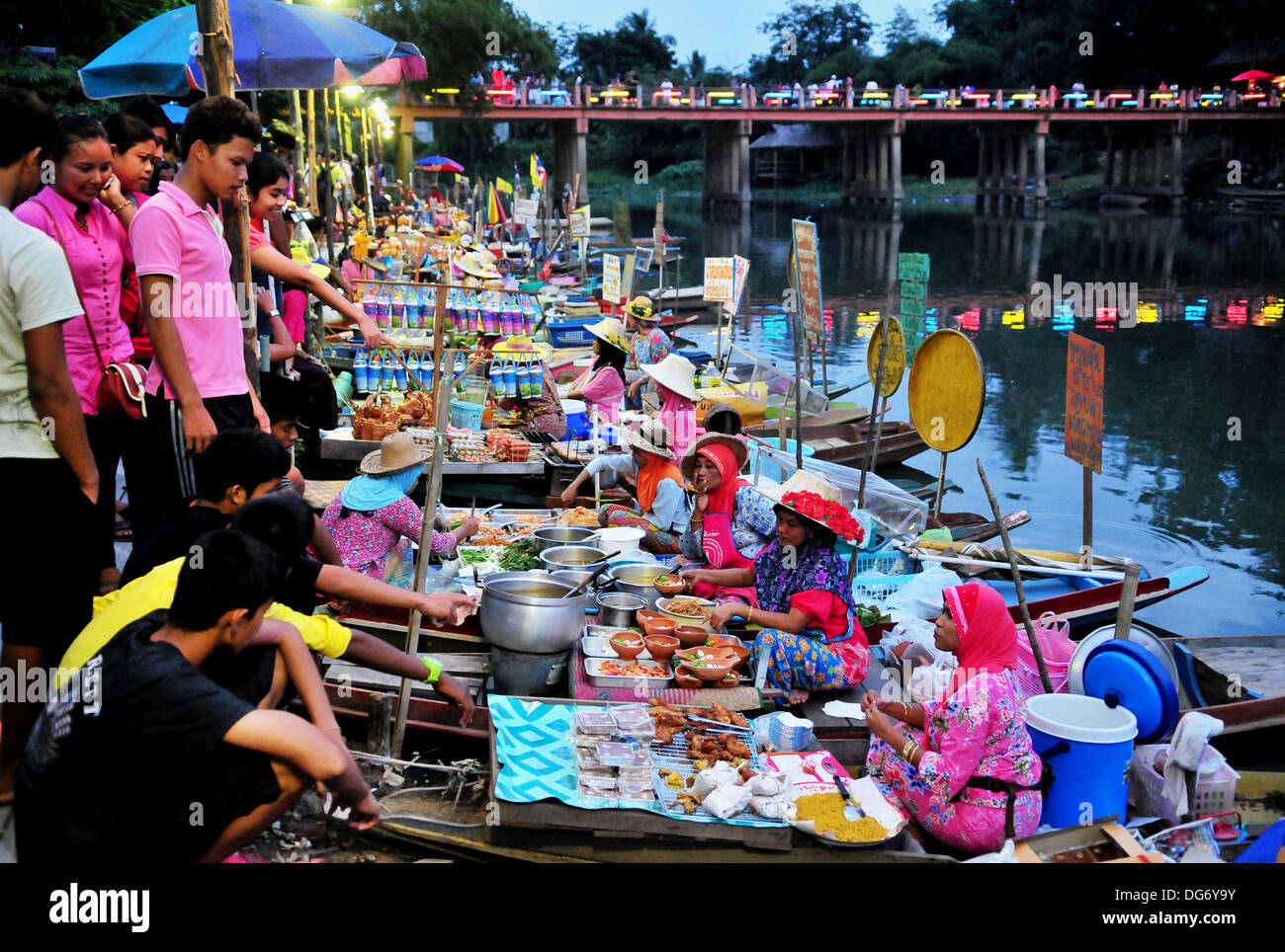 Thailandia mercati galleggianti - Klong Hae Mercato Galleggiante situato in Hat Yai distretto nel sud della Thailandia Foto Stock