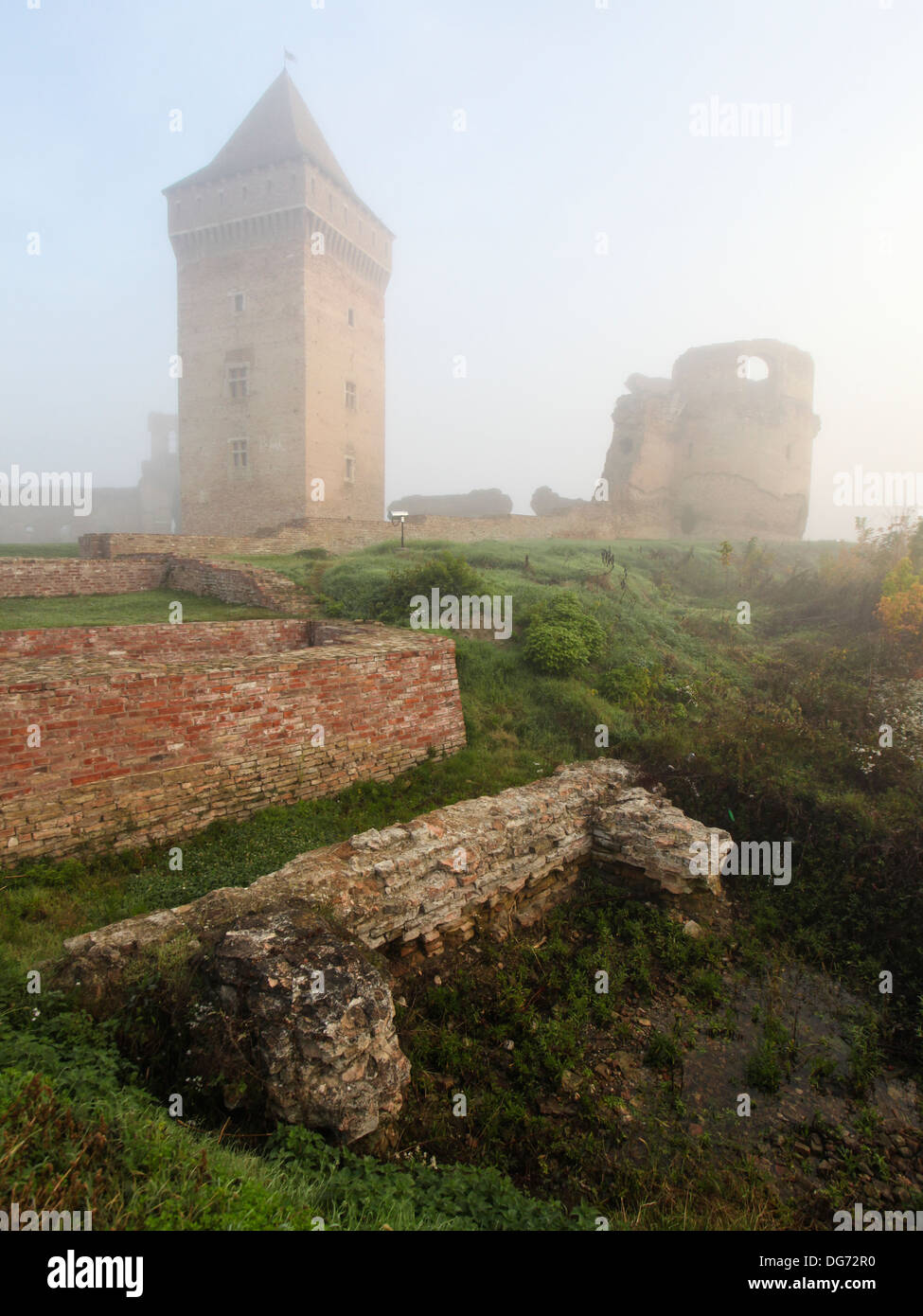 Bac fortezza nella nebbia di mattina Foto Stock