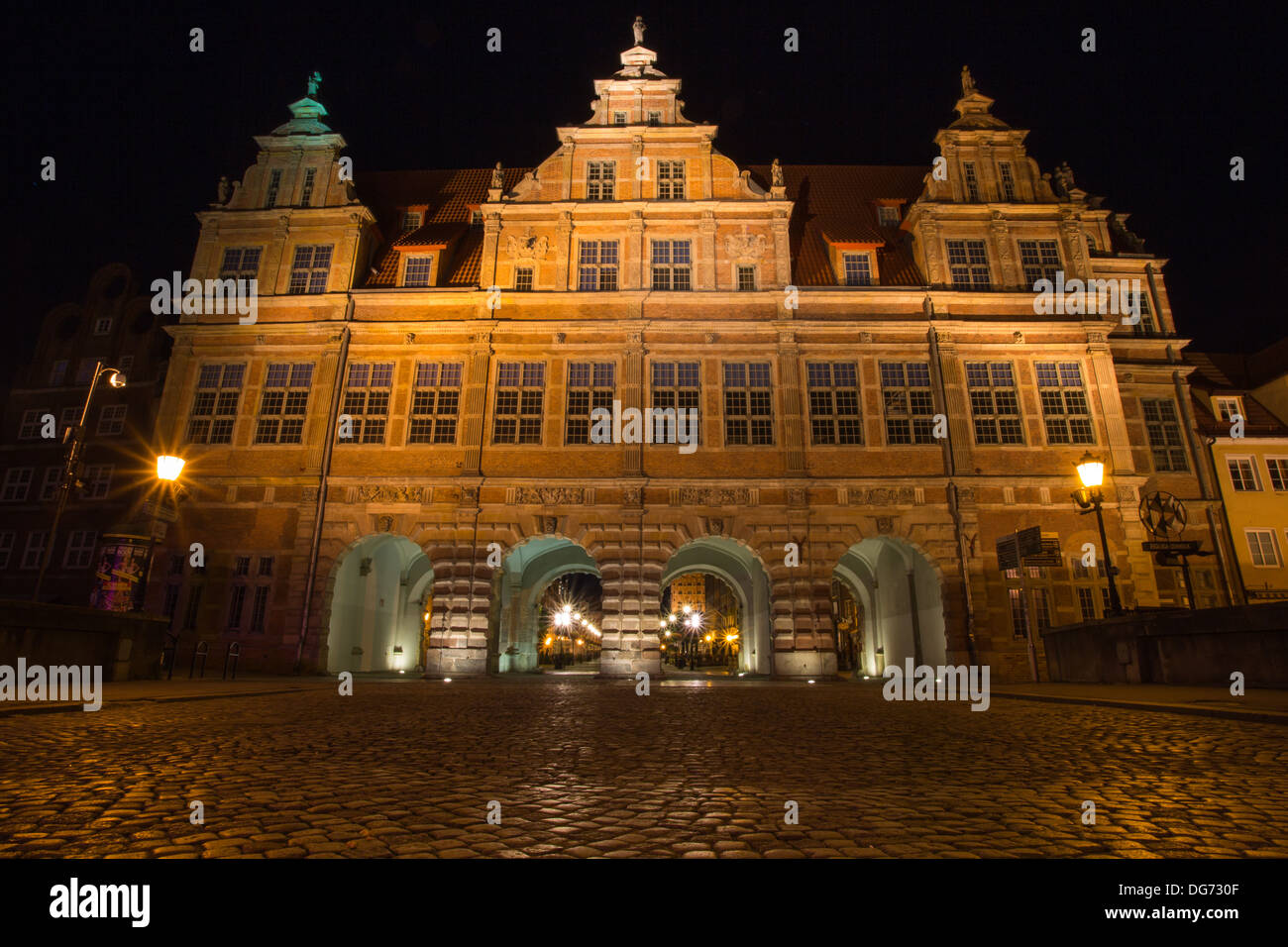 Città Vecchia di Danzica alla notte. Gdansk è una città in Polonia sul Mar Baltico. È la capitale della Pomerania. Foto Stock