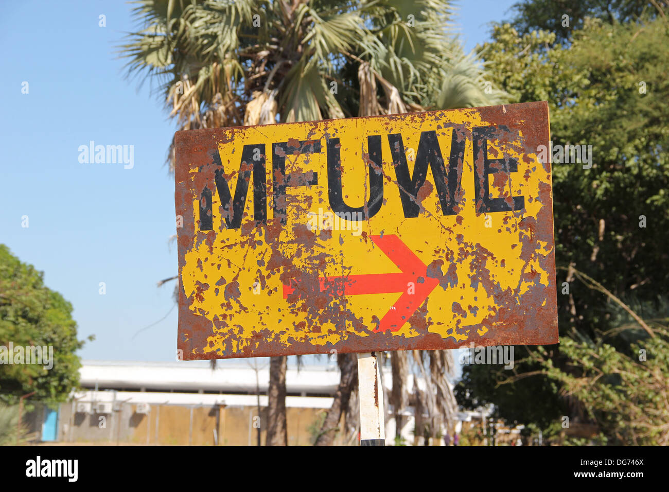 Cartello stradale mfuwe Zambia Foto Stock