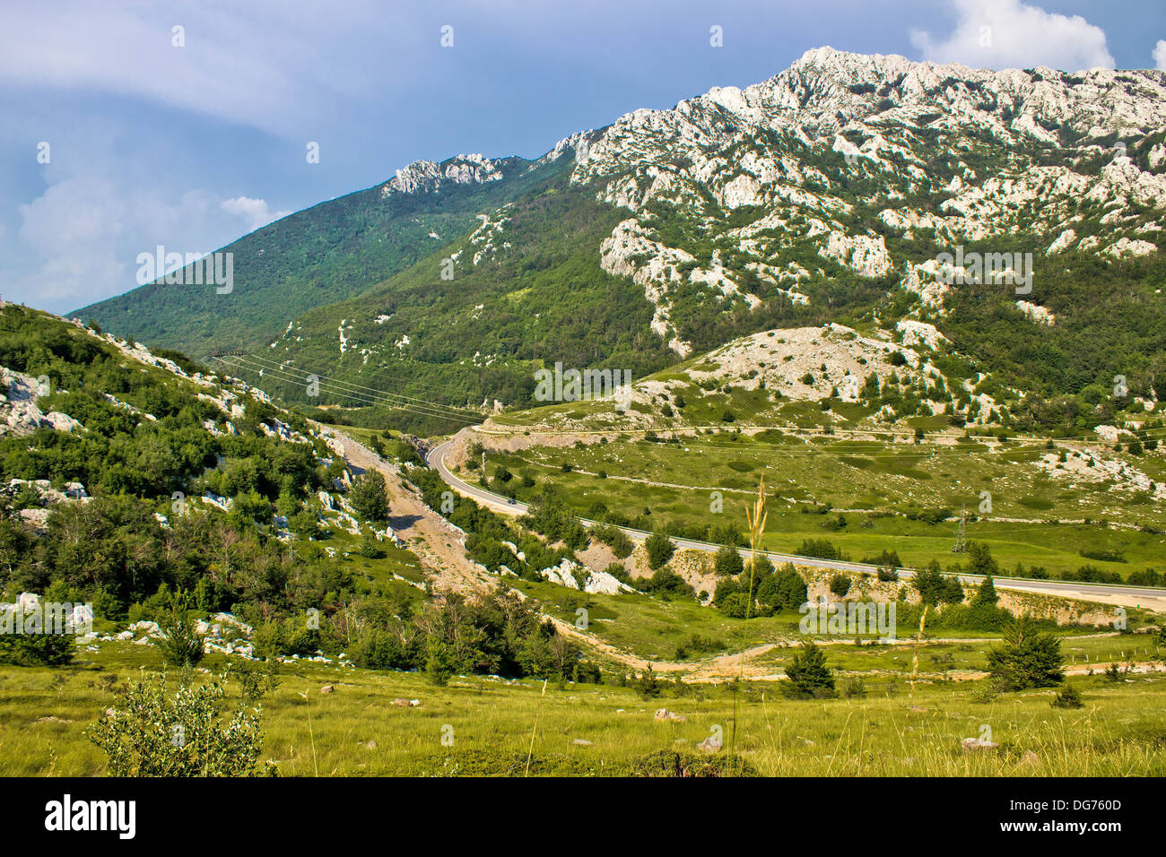 Montagna Di Velebit Prezid pass verde paesaggio, Dalmazia, Croazia Foto Stock