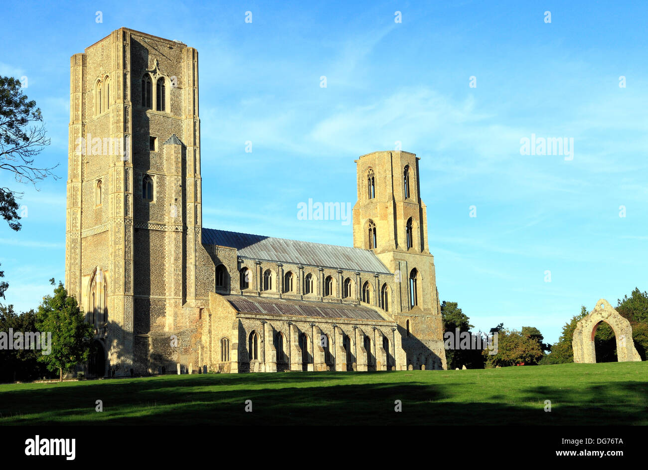 Wymondham Abbey, Norfolk, Inghilterra Inglese Regno Unito abbazie medioevali chiese Foto Stock