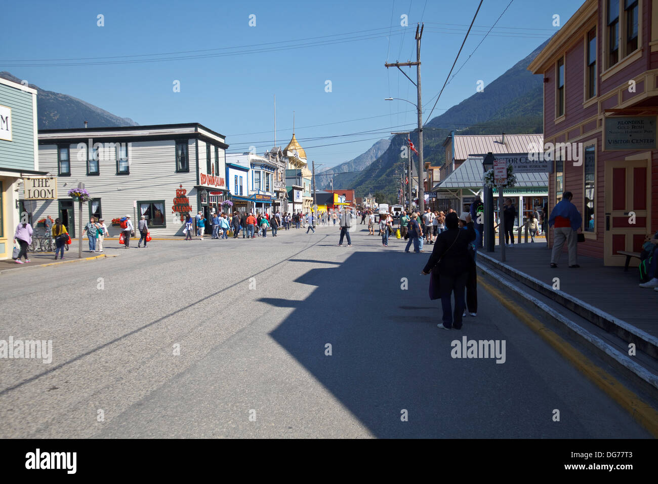 Strada principale di Skagway in Alaska, dopo il tour barche arrivato. Foto Stock