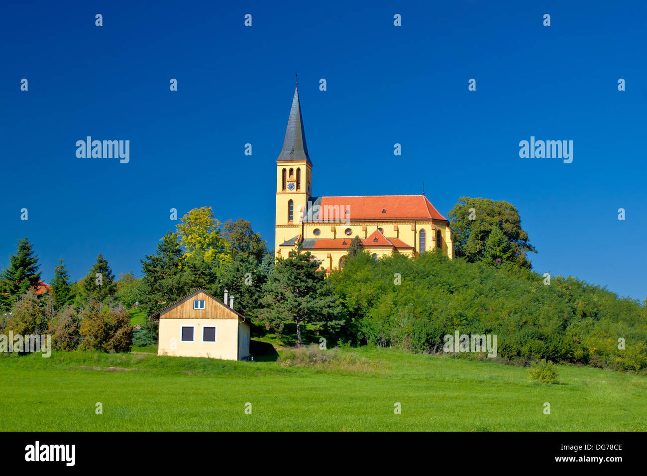 Zagabria zona verde idilliaca Chiesa, capitale della Croazia Foto Stock