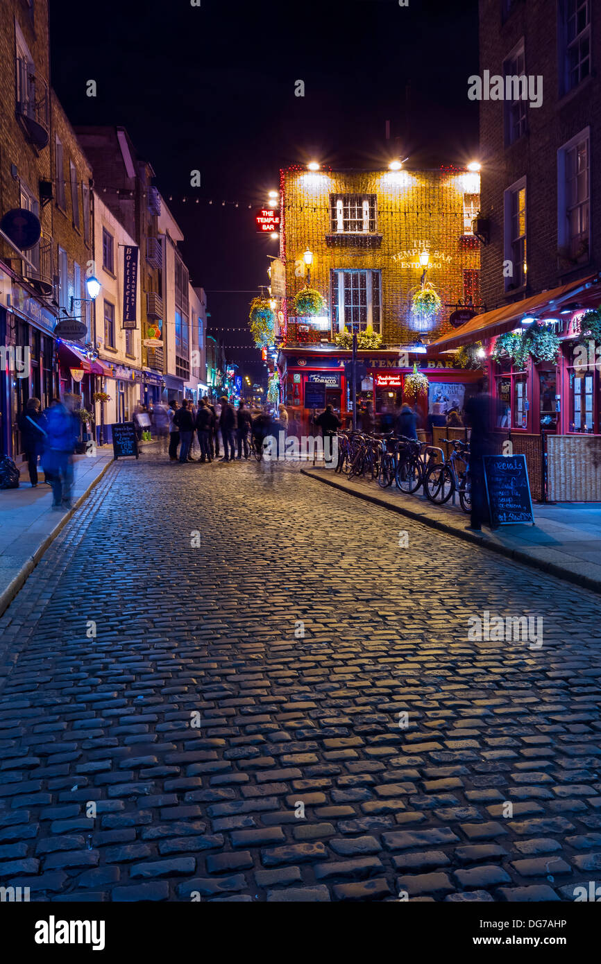 Temple Bar di Dublino Irlanda a notte Foto Stock