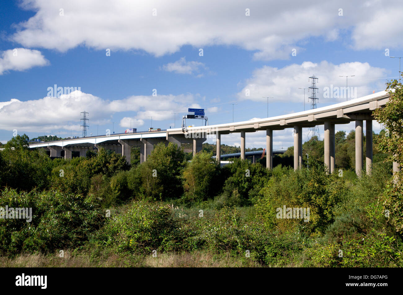 M4 ponte stradale sul fiume Neath, Briton Ferry, Neath Port Talbot, nel Galles del Sud. Foto Stock M4 ponte stradale sul fiume Neath, Briton Ferry, Neath Port Talbot, nel Galles del Sud. Foto Stock