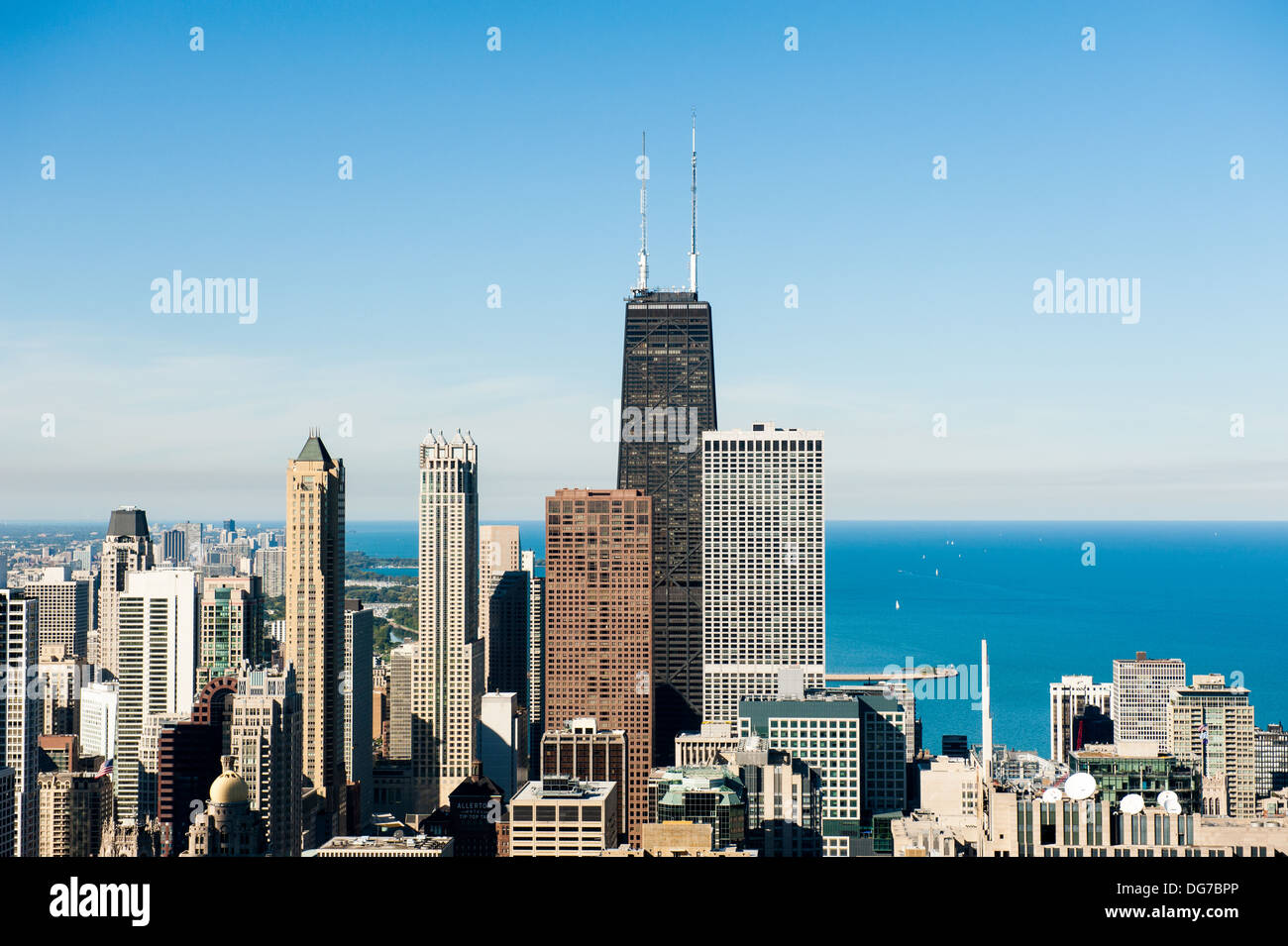 CHICAGO, IL - 9 ottobre: Nord vista sullo skyline di Chicago, incluso il John Hancock Center, raffigurato su Ottobre 9, 2013 Foto Stock