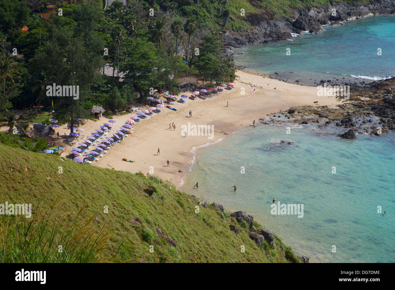 Una piccola spiaggia dell'isola di Phuket, Tailandia Foto Stock