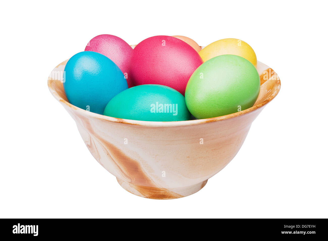 Multicolore di uova di Pasqua sulla piastra in ceramica isolata su uno sfondo bianco Foto Stock